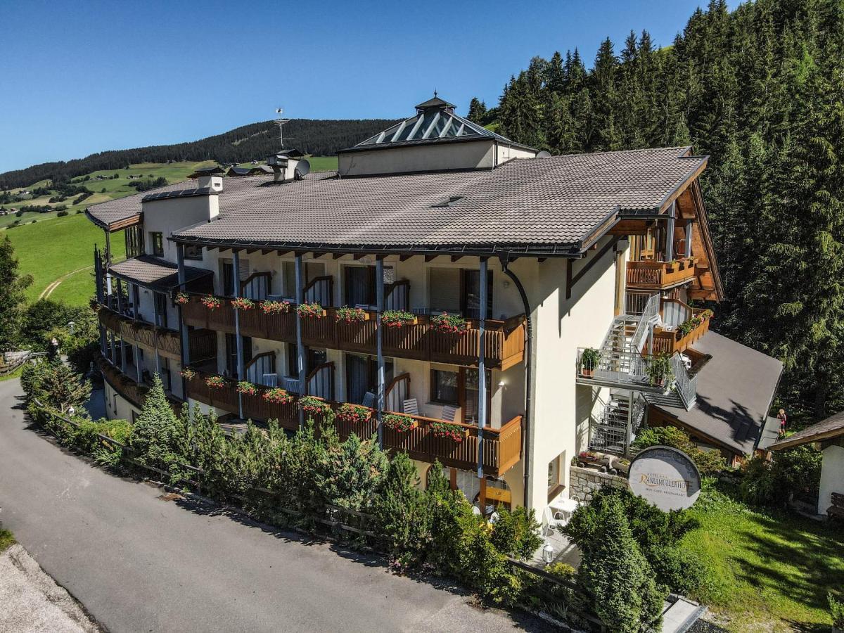 Hotel Ranuimuellerhof Funes  Extérieur photo